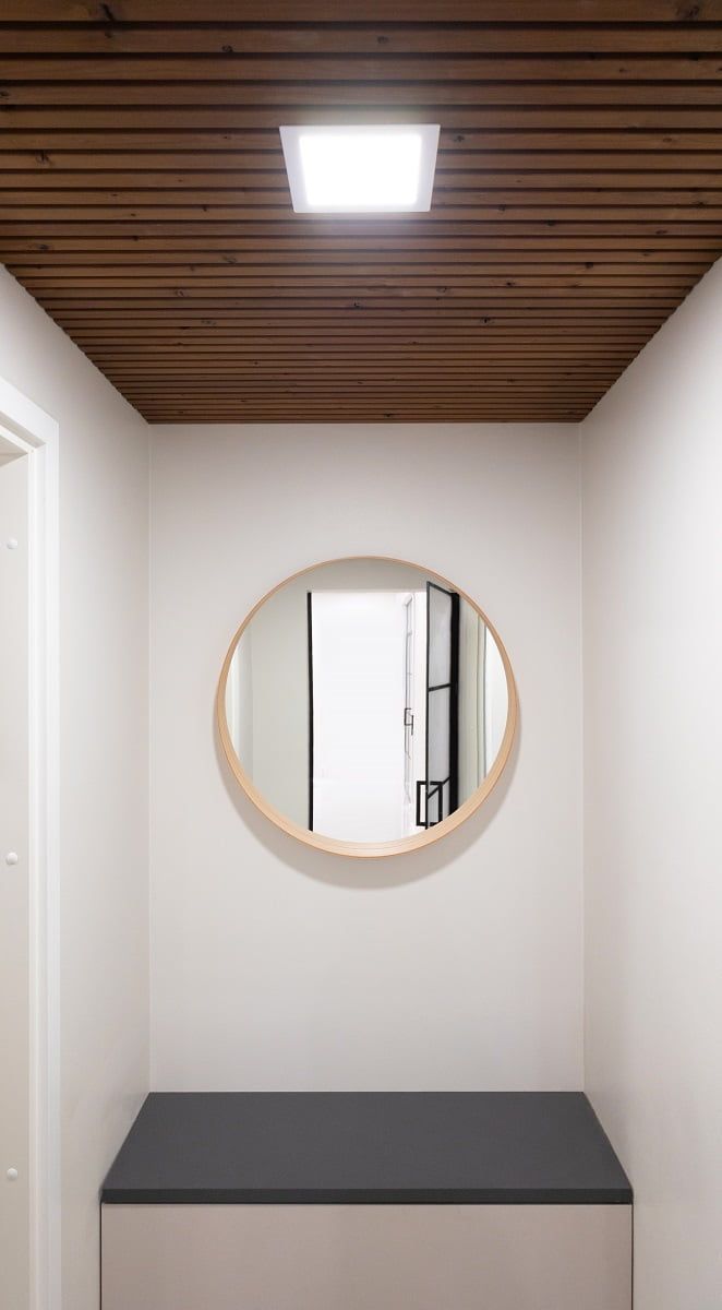 Armaturen Panel 200 belyser även slutet av korridoren, så att utrymmet inte lämnas i skugga. © LedStore.fi